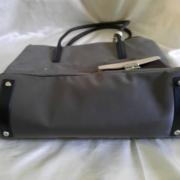 Tumi Nylon Triple Zipper Compartments, Gray Tote 73643GSP, w/Laptop Pouch - Picture 14 of 15